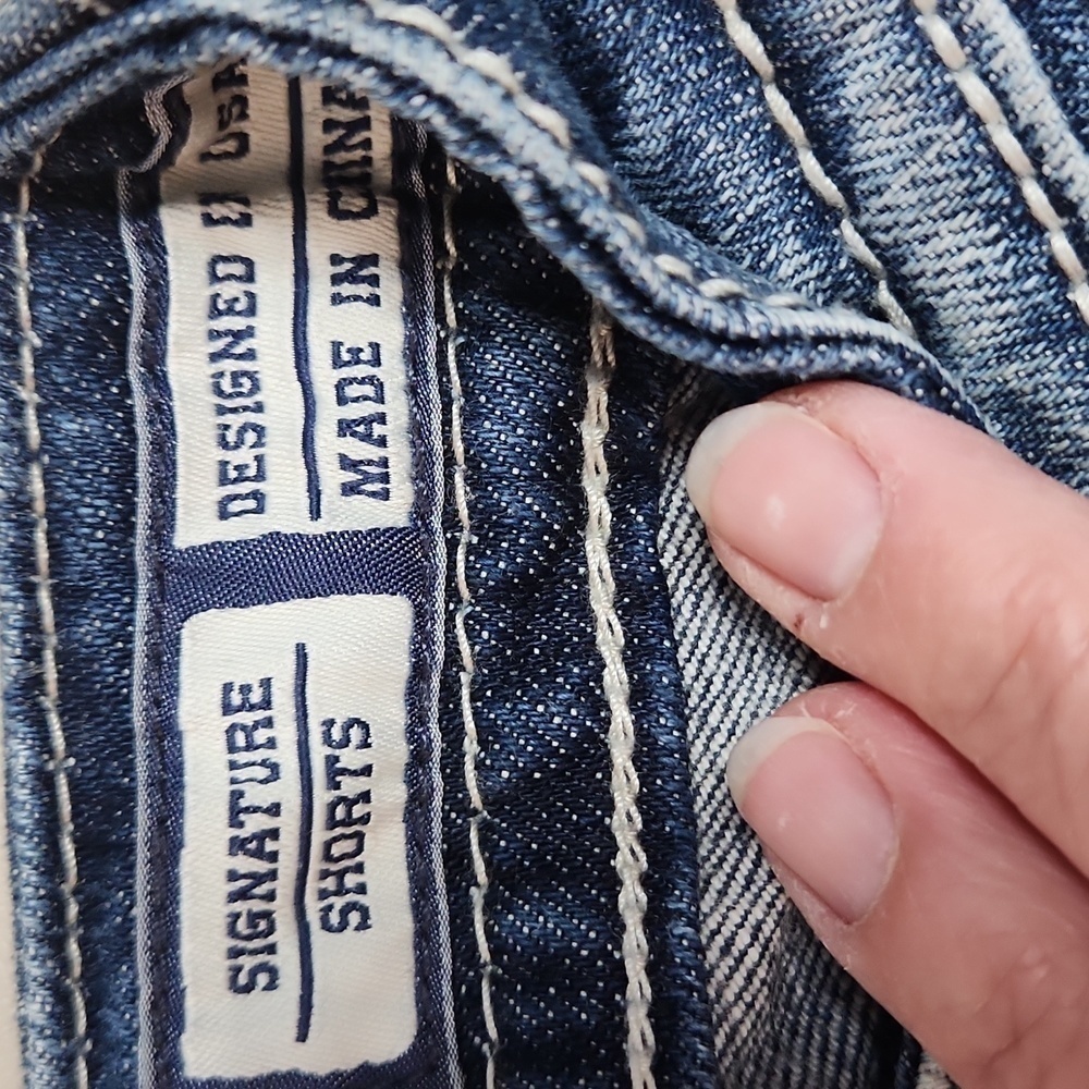 Miss Me Signature‎ Distressed Shorts - Picture 4 of 6
